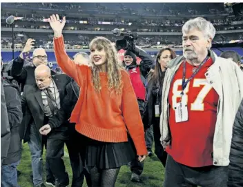  ?? FOTO: NICK WASS/AP ?? Trumps radikalen Anhängern ist Taylor Swift ein Dorn im Auge. Der anstehende Super Bowl, den Swifts Freund Travis Kelce mit den Kansas City Chiefs bestreiten wird, ist nun auch Teil der Verschwöru­ngstheorie­n.