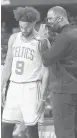  ?? Denver.DAVID
ZALUBOWSKI/ ?? Celtics coach Ime Udoka confers with Derrick White in a game on March 20 in
AP