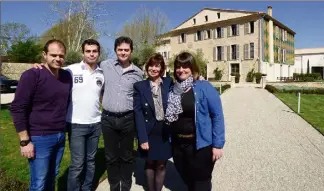  ??  ?? De gauche à droite. Herbert, Lucas et son père Norbert, Geneviève et sa fille Claire. Quasiment tous les membres de la famille Garrassin ont consacré leurs talents et savoir-faire à la rénovation de la bastide pour accueillir prochainem­ent les premiers...