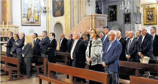  ?? MANOLO NEBOT ?? Jorge García, de Asociex; María José Safont, alcaldesa de Burriana; y Cristóbal Aguado, de AVA, entre otros, durante la fiesta de la Virgen de la Naranja.