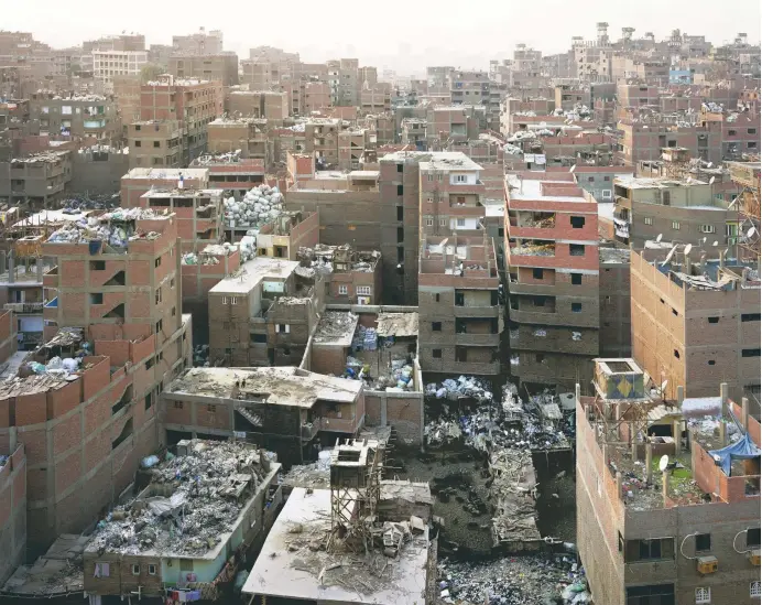  ?? Fotografia di Bas Princen ?? Il Cairo La collina di Mokattam (città del riciclaggi­o) nel 2009