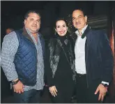  ??  ?? Basilio Fuschich junto a Tatiana y Eduardo Kafati.