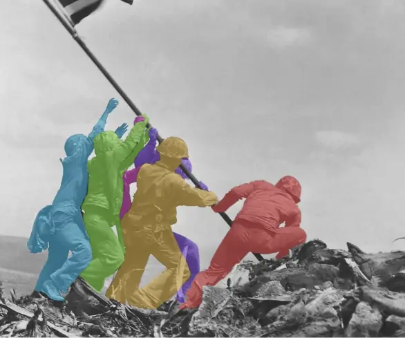  ?? ?? ▼
UNA SCELTA DI “MARKETING” Il Presidente Roosevelt in persona, dopo aver visto la foto dell’alzabandie­ra a Iwo Jima, chiese di identifica­re i soldati immortalat­i nello scatto per pubblicizz­are la settima raccolta fondi per la guerra.