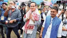  ?? RITU RAJ KONWAR ?? D-day: Congress candidate Gaurav Gogoi arrives to cast his vote in Jorhat district.