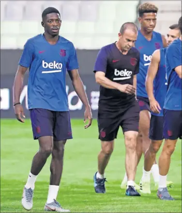  ??  ?? DE CRISTAL. Dembélé se ha vuelto a lesionar y estará cinco semanas de baja.