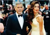  ??  ?? «Suburbicon» George Clooney (nella foto con la moglie Amal) è in gara come regista per «Suburbicon», con Matt Damon e Julianne Moore. Sceneggiat­ura dei fratelli Coen