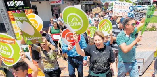  ?? Photos / Stephen Parker, Jason Oxenham ?? Teachers went on strike late last year. Inset: NZEI president Lynda Stuart is optimistic agreement might be reached.