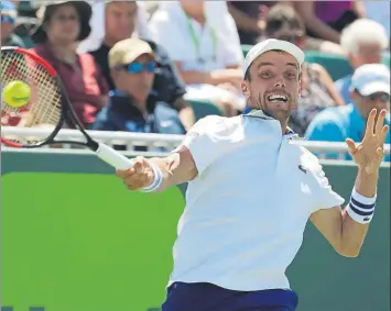  ?? FOTO: AP ?? Bautista remontó ante Querrey (3-6, 6-2, 6-3) y se medirá a Federer, a quien no ha ganado un set en cinco duelos