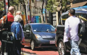  ?? Nicole Boliaux / The Chronicle ?? Uber cars are all over San Francisco. The city wants to ensure that drivers with ride-hailing companies have business licenses.