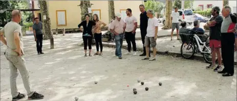  ??  ?? Vue d’une partie de pétanque sur le terrain du Foirail à Simorre