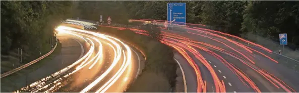  ?? FOTO: LOTHAR BERNS ?? Die Autobahn 57 gehört zu den stark befahrenen Verkehrsad­ern in Nordrhein-Westfalen. Eine weitere Anschlusss­telle würde den Verkehr rund um Dormagen entzerren.