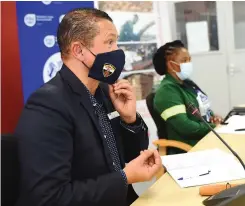  ?? PHANDO JIKELO | African News Agency (ANA) ?? PROVINCIAL head of health Dr Keith Cloete with Health MEC Nomafrench Mbombo.