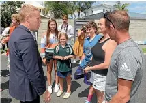  ?? MARK TAYLOR/ STUFF ?? Prime Minister Chris Hipkins visits the family home of Luke Hanan and Teresa Hodgson, in Tauranga.