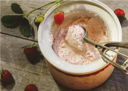  ??  ?? Add fresh strawberri­es, sprinkles and other toppings to your Supreme Strawberry ice cream before serving.