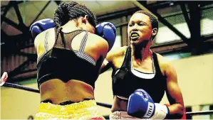  ?? /SUPPLIED ?? Nozipho Bell, the junior-lightweigh­t titlist, right, in an earlier bout against Nomampondo­mise Xotyeni.