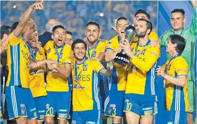  ??  ?? Tigres, campeón del Torneo Apertura 2016, luego de vencer al América en el Universita­rio