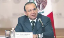  ??  ?? El secretario de Gobernació­n, Alfonso Navarrete Prida, dijo que en México la migración no se criminaliz­a y descartó deportacio­nes masivas.
