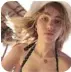  ??  ?? Suki Waterhouse