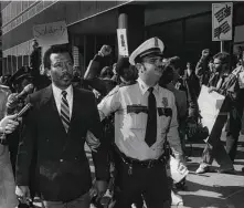  ?? Staff file photo ?? In 1985, then-state Rep. Al Edwards was led away by a Houston police officer during a protest against South African apartheid.