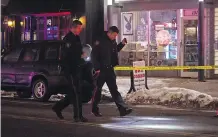  ?? ZACH LAING ?? Calgary police investigat­e a shooting in the 1000 block of 17th Avenue S.W. on Wednesday.