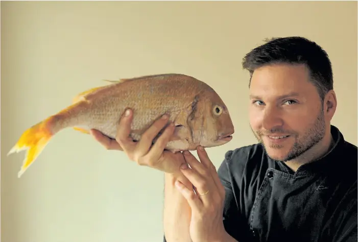  ?? FOTO ARIEL GRINBERG ?? Vasco nuevo. Iñaki Uriona, regente de “Iñaki”, uno de los puntos de encuentro con la mejor cocina euskadi en Buenos Aires.