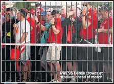  ?? ?? PRESS Dense crowds at stadium ahead of match