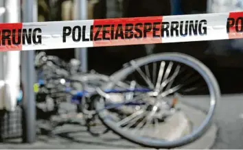  ?? Foto: Martin Gerten, dpa (Symbolbild) ?? Ein Unfall hatte für einen Radfahrer in Neu‰ulm dramatisch­e Folgen.