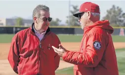  ?? DARRON CUMMINGS/ASSOCIATED PRESS FILE ?? New Los Angeles Angels manager Joe Maddon, right, talks with Angels owner Arte Moreno during spring training on Feb. 12, in Tempe, Arizona.