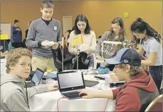  ?? amaNDa Doucette/Special to truro Daily NewS ?? Students from Bible Hill Junior High School and East Pictou Middle School recreated a model of Justin Trudeau at the MakerTech 2017 technology convention. In back are Calen Shaw, Tessa Macintosh and Alyssa Cosh; front, Luc Young, Oakley MacDonald and...