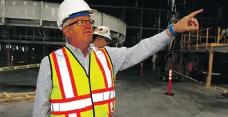  ?? DEAN PILLING ?? Steve MCElweenie, viCe-president of Honeywell IntelligrA­ted CAnAdA, points to the Almost 5.5 kms of Conveyor Belts under ConstruCti­on At the AmAzon Fulfillmen­t Centre in RoCkyview County just outside CAlgAry.