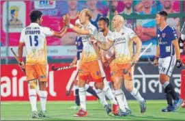  ?? HIL ?? Kalinga Lancers celebrate their win over Dabang Mumbai on Sunday.