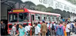  ??  ?? Buses instead of trains: Scene at the Fort Railway station