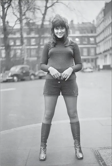  ?? P. Floyd Daily Express / Getty Images ?? LINDA RONSTADT in 1971 in the United Kingdom. She is the subject of the new film “Linda Ronstadt: The Sound of My Voice.”