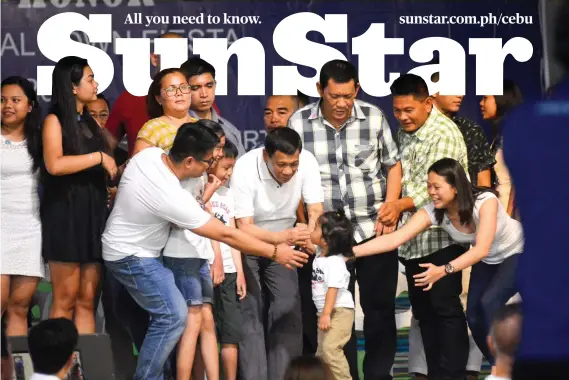  ?? SUNSTAR FOTO / AMPER CAMPAñA ?? RELATIVES. President Rodrigo Duterte (center) grants his relatives’ request for photos in Tabogon, where his cousin Mayor Zigfred Duterte (to the President’s left) welcomed him for the feast in honor of St. Isidore the Laborer.