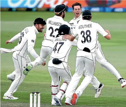  ?? GETTY IMAGES ?? Mitchell Santner and New Zealand celebrate the final wicket of Naseem Shah during the first test against Pakistan in Mount Maunganui.