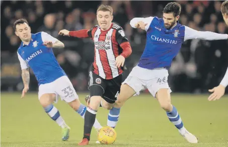  ??  ?? Sheffield Wednesday’s Ross Wallace (left) and Frederico Venancio (right) combine to challenge United midfielder John Fleck at Bramall Lane.