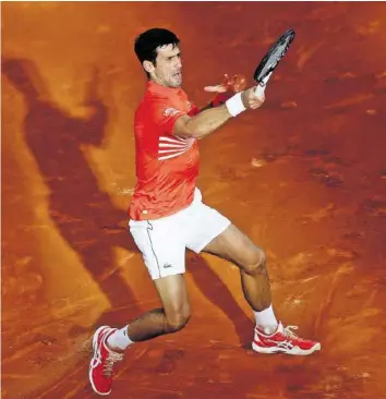  ?? KEYSTONE ?? Formschwäc­he? Novak Djokovic stellt in Madrid seine gute Form auf Sand unter Beweis.