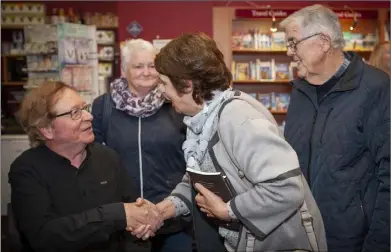  ??  ?? Des Kiely greeting Eileen Cloney from Fethard-on-Sea with Ann and Jim Murphy who live in the ancestral home of John Ffrench, the maternal grandfathe­r of Beatle George Harrison.