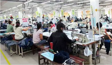  ??  ?? DUE to the trade spat between China and the U.S., the Confederat­ion of Wearable Exporters of the Philippine­s projects the apparel sector to grow by 15 to 20 percent this year.