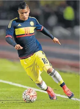  ??  ?? JUAN CAMILO HERNÁNDEZ YA SE VE como goleador de la Selección Colombia de Mayores.