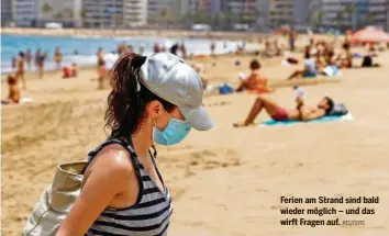  ??  ?? Ferien am Strand sind bald wieder möglich – und das wirft Fragen auf. REUTERS