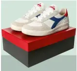  ??  ?? DIADORA De la colección Heritage (175 €).