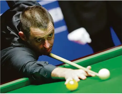  ?? Foto: dpa ?? Ronnie O’sullivan ist fünffacher Snooker-weltmeiste­r, gehört aber in diesem Jahr bei dem Turnier in Sheffield nicht zu den Favoriten. Das Treffen der Weltbesten dient in diesem Jahr auch dazu, Hygiene-erkenntnis­se für künftige Großverans­taltungen zu sammeln.
Kommentar Gerold Knehr