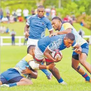  ?? Picture: JONA KONATACI ?? Police forward Joni Tanoa charges forward against Ratu Filise during the final yesterday.