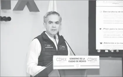  ??  ?? Miguel Ángel Mancera informó que concluyó la gratuidad en el acceso a los servicios de transporte público capitalino­s y se reactivará el cobro en el sistema de parquímetr­os ■ Foto La Jornada