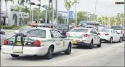  ?? (Photo AFP) ?? Des files ininterrom­pues de voitures se dirigent vers le nord de la Floride.