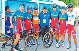  ??  ?? EQUIPO POTOSINO DE ciclistas que participa en la Vuelta a San Juan, en Argentina.