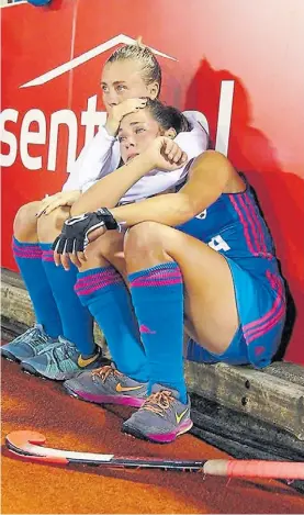  ?? FIH ?? Desconsuel­o. Habif y Von der Heyde son la imagen de la derrota.