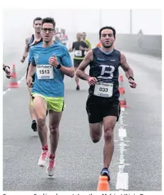  ??  ?? Comme aux Foulées du pont, Jonathan Mahé et Kévin Durey devraient encore se tirer la bourre pour les places d’honneur