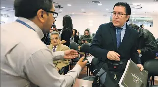  ?? RENÉ FRAGA / EXPRESO ?? Proceso. Carlos Poveda (d), abogado de Assange, en la audiencia por la acción de protección solicitada.